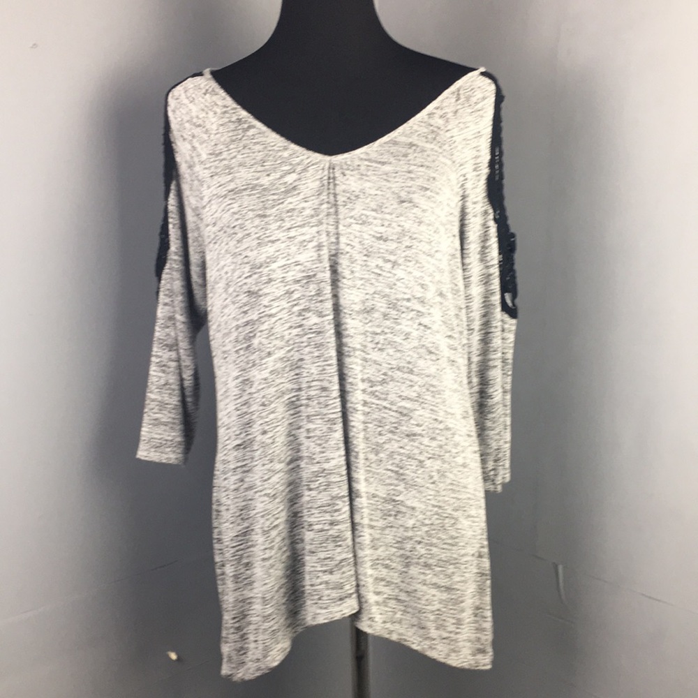 NY Collection peekaboo arm blouse